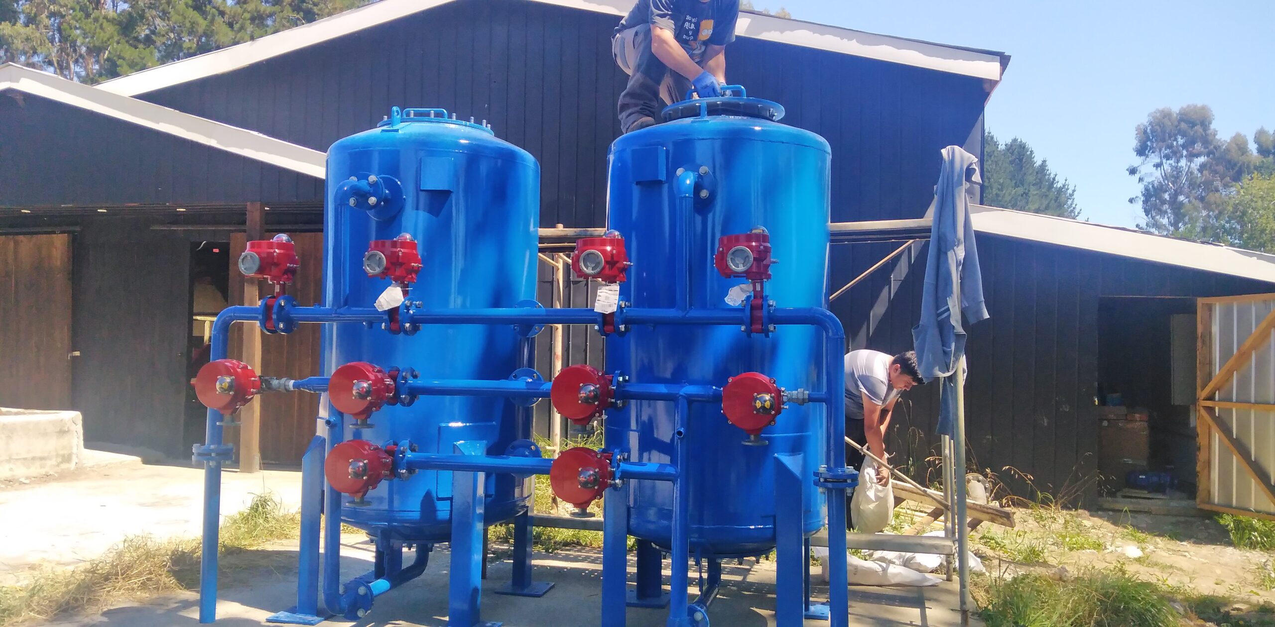 Implementamos sistemas de dosificación de productos químicos para el tratamiento eficiente del agua en distintos procesos.